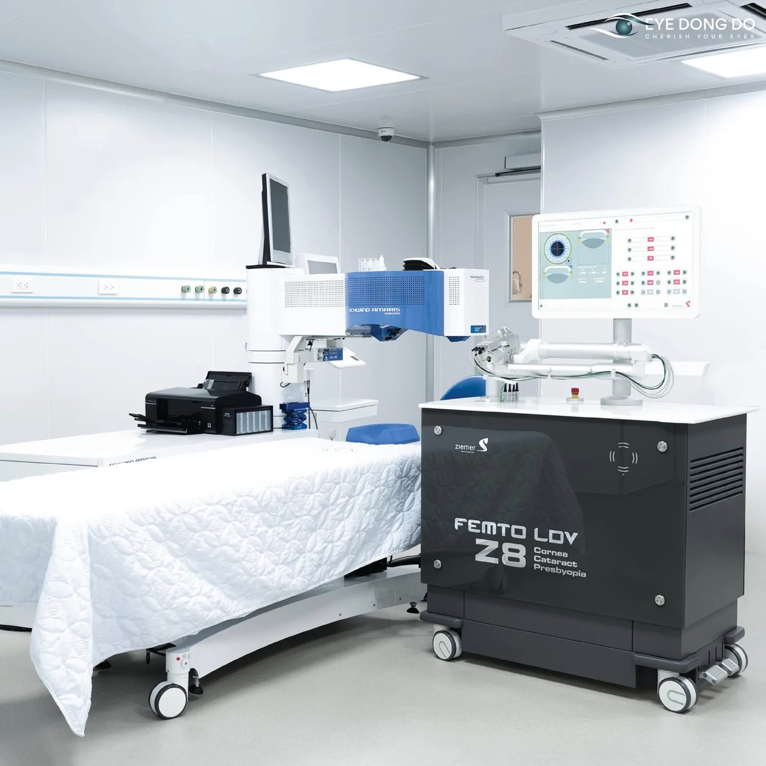 Phòng phẫu thuật với hệ thống laser SCHWIND AMARIS và FEMTO LDV Z8